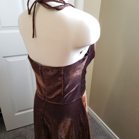 Gown - Picture 2 of 6